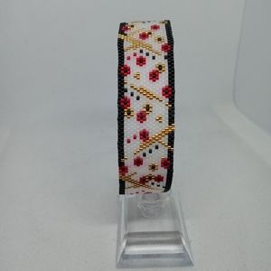 Peyote hand stitched flower bracelet